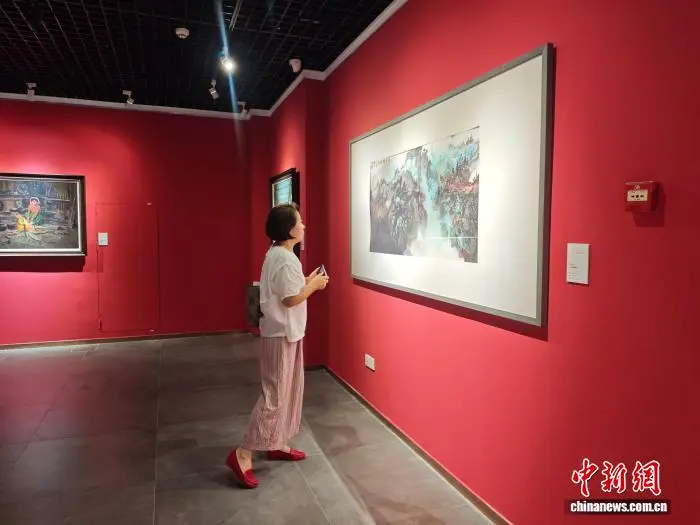 近百幅当代美术名家画作三亚展出 诠释海南“生态春潮”与“时代春潮”